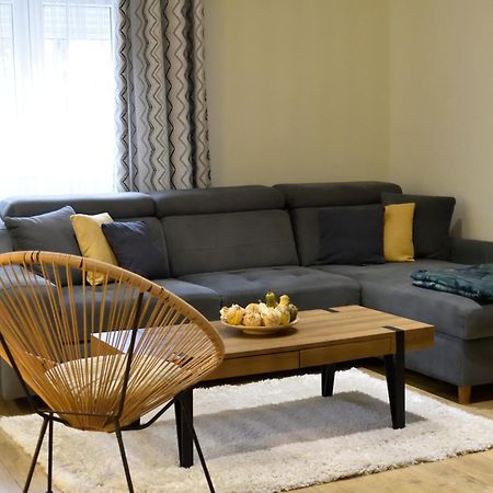 Aerovista Apartment Surcin Екстер'єр фото