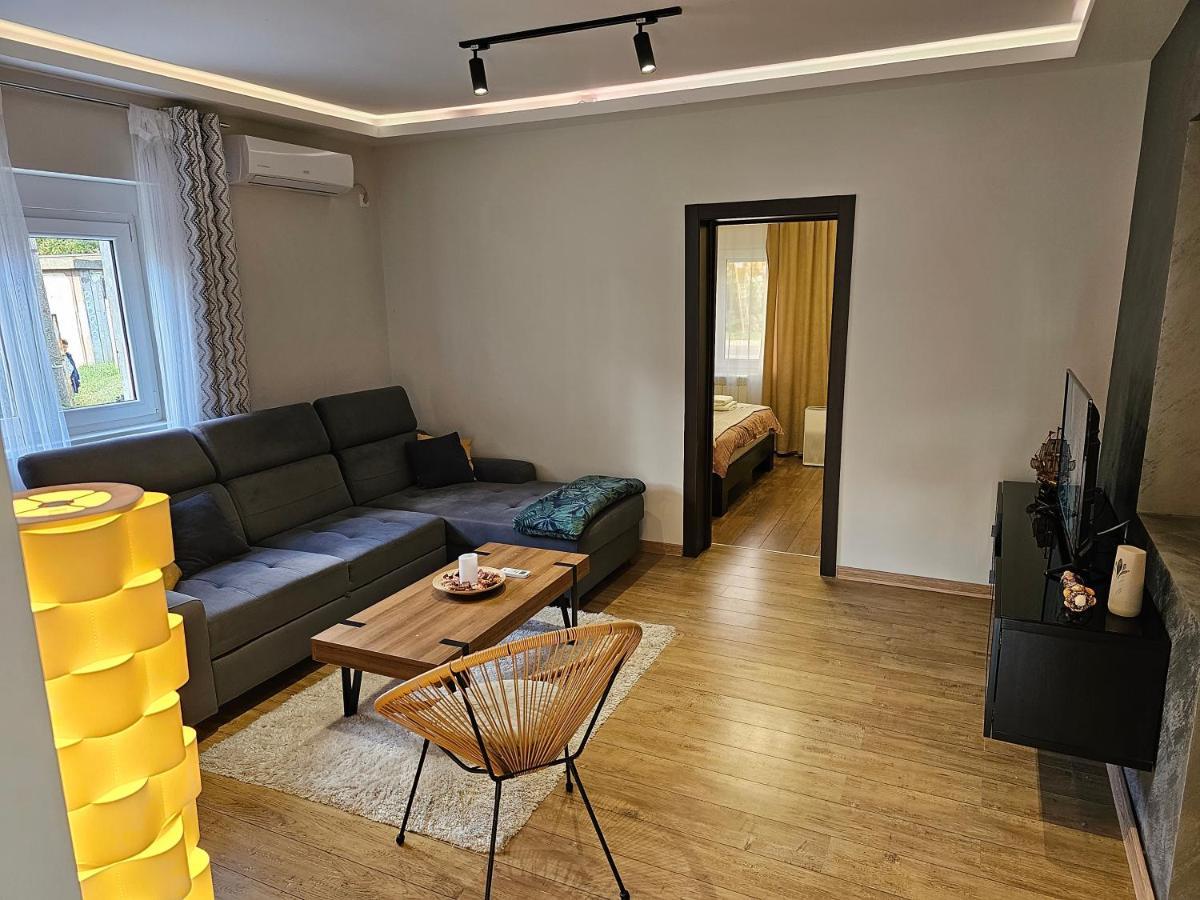 Aerovista Apartment Surcin Екстер'єр фото